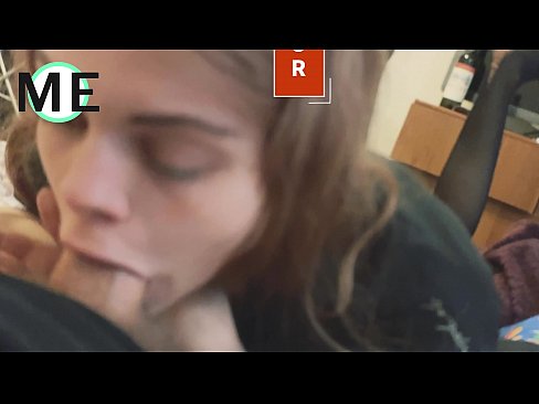 ❤️ Πούτσος στο λαιμό της, σκισμένο καλσόν και σκισμένα τακούνια Πόρνο vk ❤
